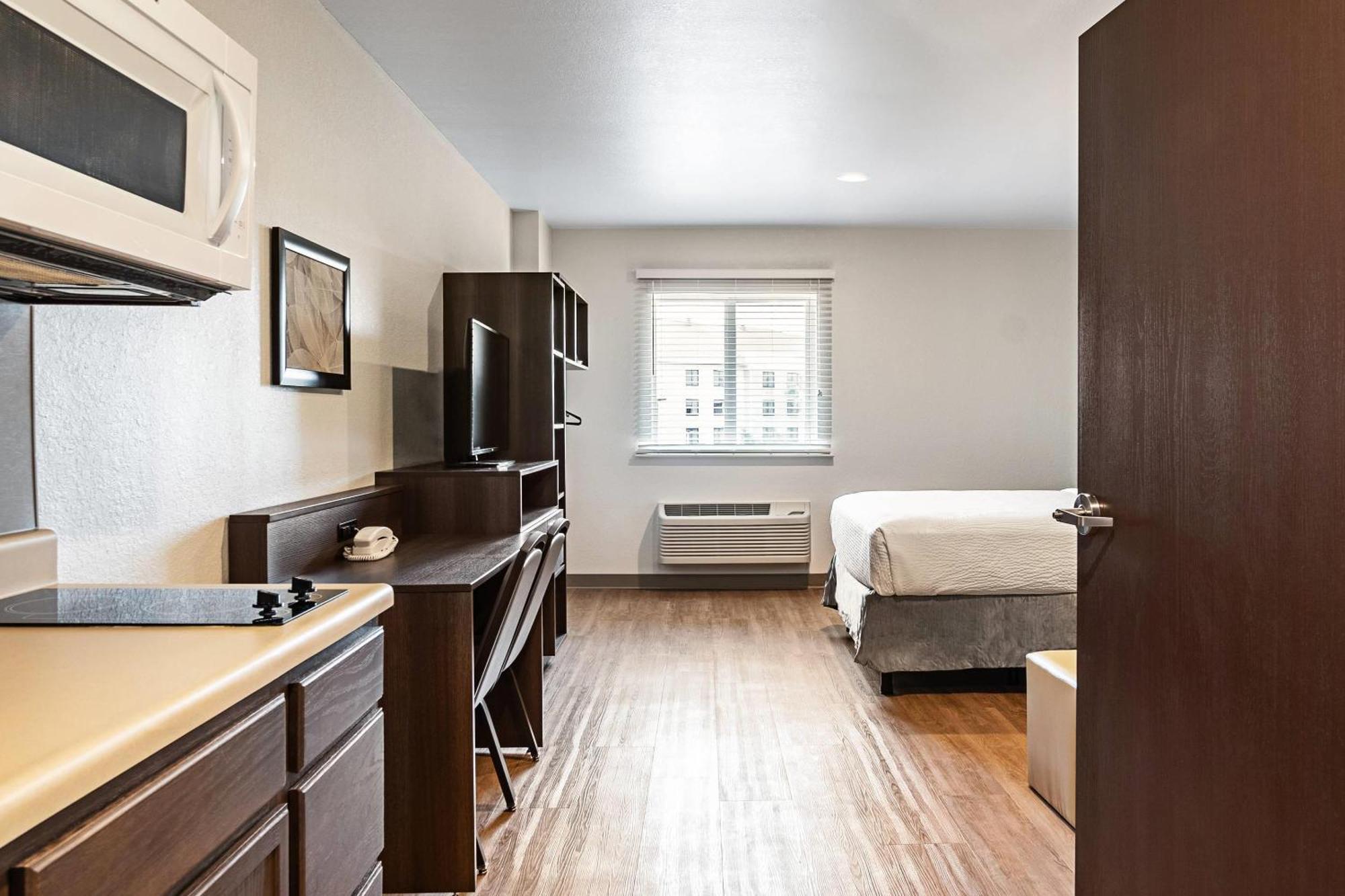 Woodspring Suites Naples Golden Gate Экстерьер фото