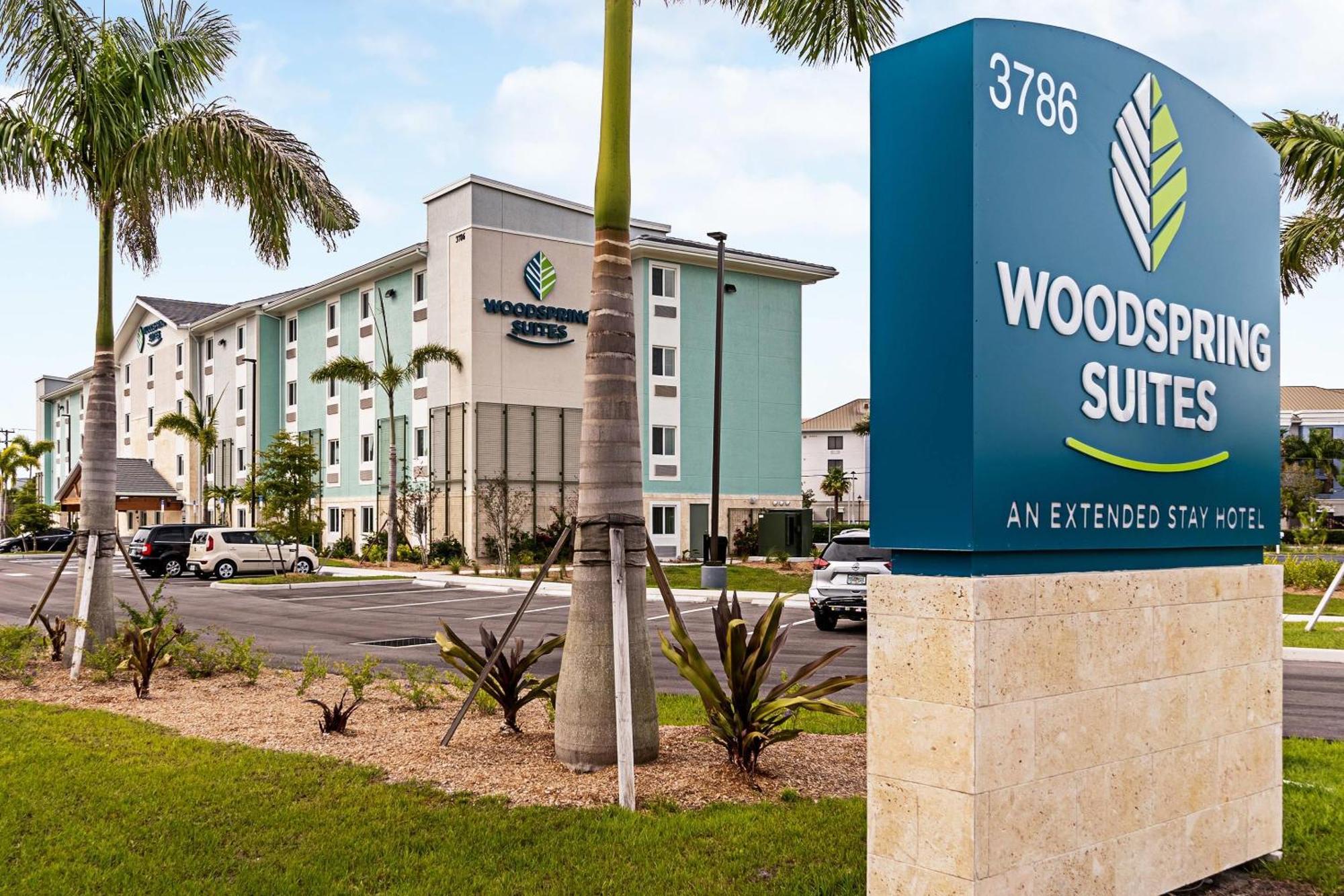 Woodspring Suites Naples Golden Gate Экстерьер фото